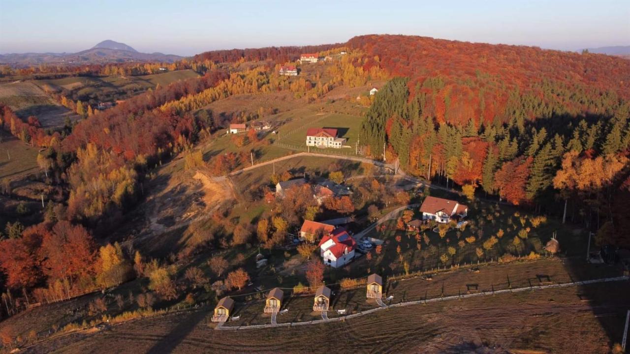 My Little Village Poiana Mărului Buitenkant foto
