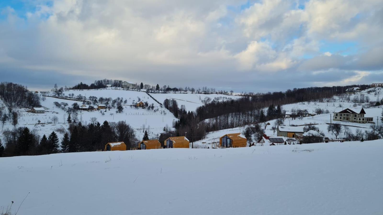 My Little Village Poiana Mărului Buitenkant foto