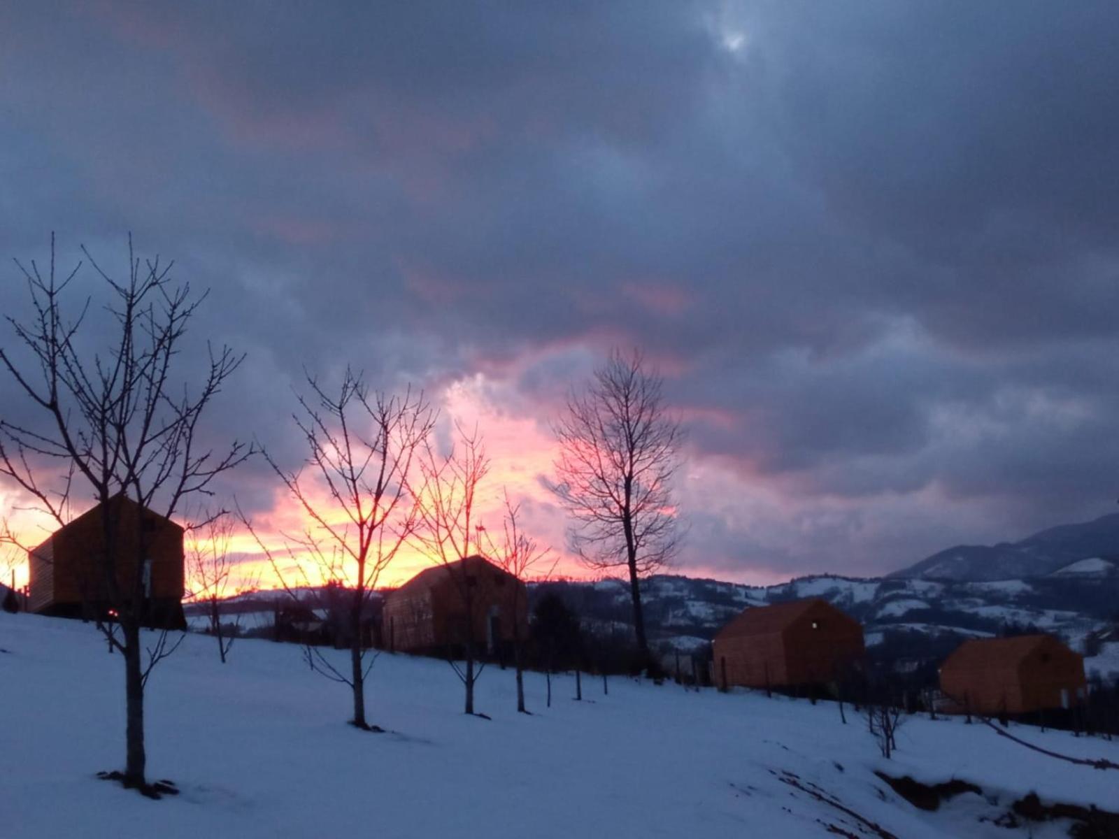 My Little Village Poiana Mărului Buitenkant foto